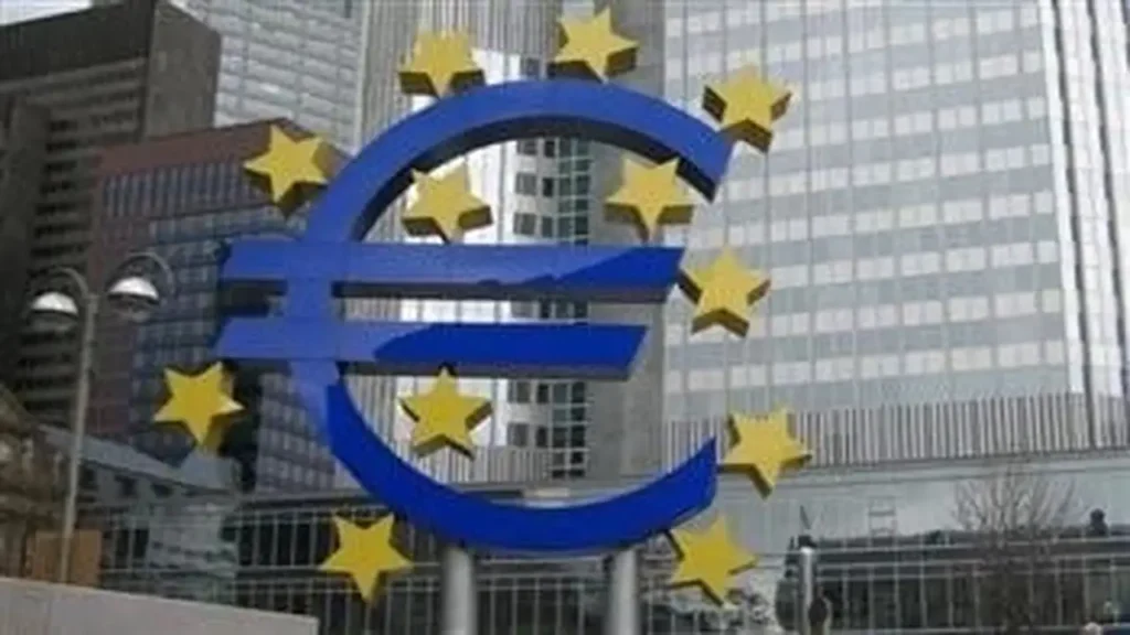 سعر اليورو يرتفع أمام الدولار عقب قرار مرتقب من البنك المركزي الأوروبي